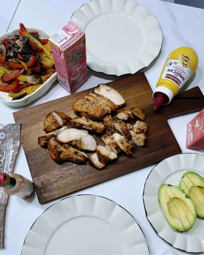 RedMart Lemon Herbs Marinated Chicken Boneless Breast (No MSG – Halal – Airfryer Ready) – Frozen, 2 Packs Total 1kg photo review