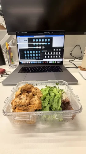 RedMart Lemon Herbs Marinated Chicken Boneless Breast (No MSG – Halal – Airfryer Ready) – Frozen, 2 Packs Total 1kg photo review